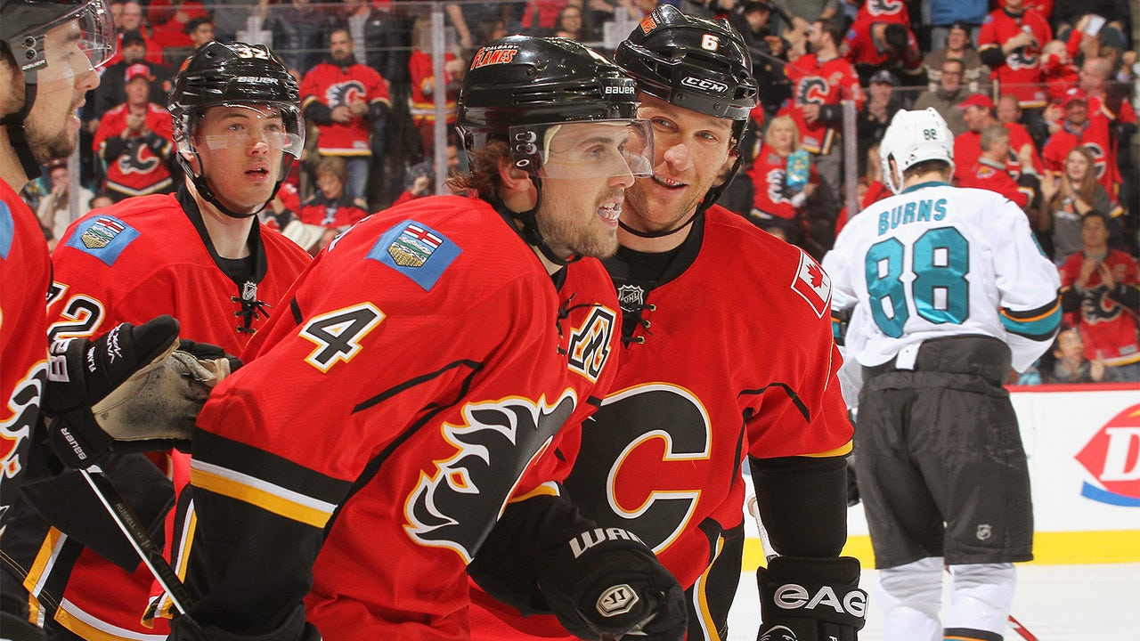 Russell's 1st goal, Hiller's 28 saves lead Flames past Sharks